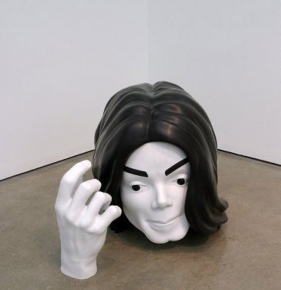 جاكسون وأندرسون الوجه الحقيقي خلف تمثال من البرونز  صورة رقم 5