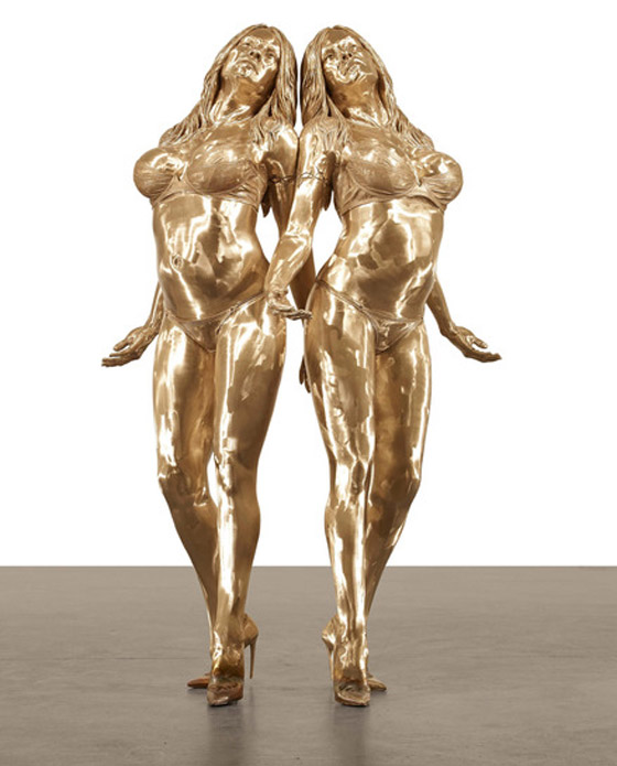 جاكسون وأندرسون الوجه الحقيقي خلف تمثال من البرونز  صورة رقم 7