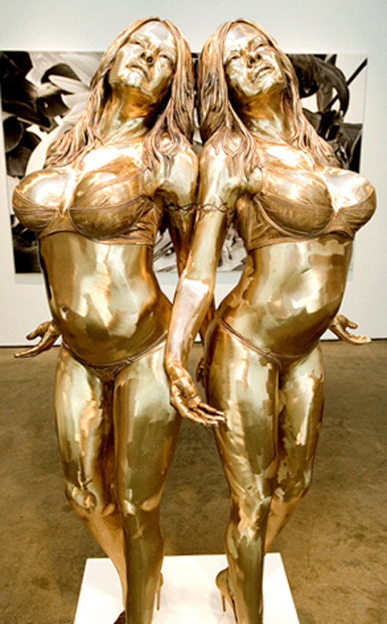 جاكسون وأندرسون الوجه الحقيقي خلف تمثال من البرونز  صورة رقم 6