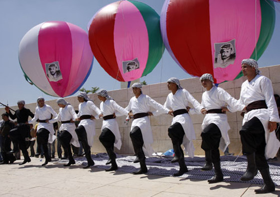 أكبر كوفية أمام ضريح الرئيس الفلسطيني الراحل ياسر عرفات  صورة رقم 3