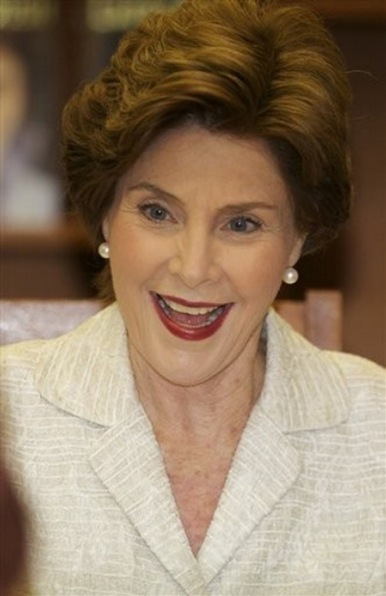 زوجة جورج بوش تؤيد حق زواج المثليين النوعيين والإجهاض!   صورة رقم 6