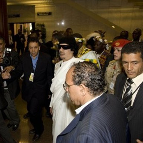 حارسات القذافي وإبنه مشهد لم يألفه العالم من قبل!! صورة رقم 8 حارسات القذافي وإبنه مشهد لم يألفه العالم من قبل!! صورة رقم 8