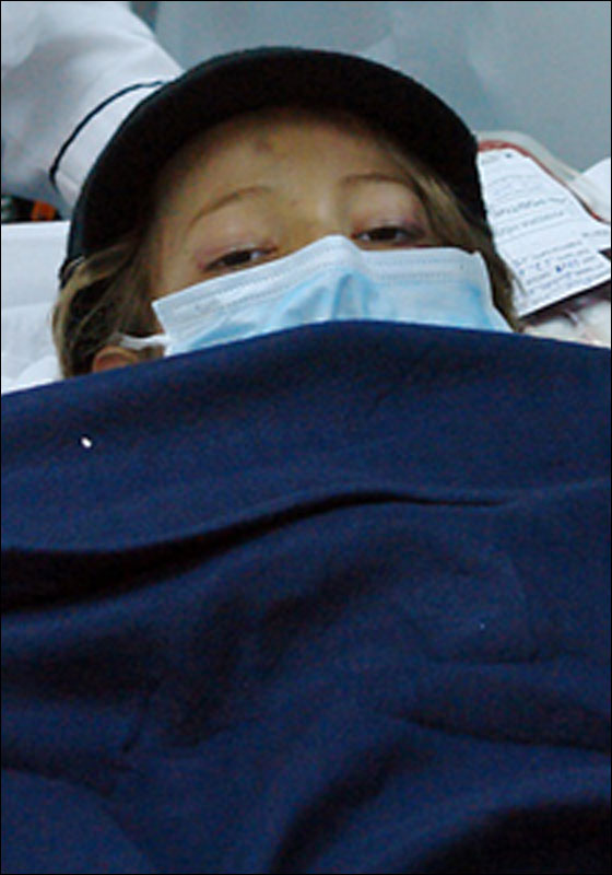 عائلة تتبنى الطفل الناجي من تحطم الطائرة الليبية!  صورة رقم 4