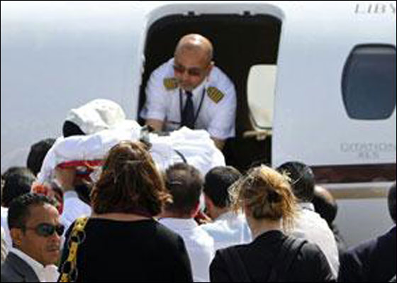 عائلة تتبنى الطفل الناجي من تحطم الطائرة الليبية!  صورة رقم 5