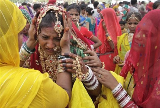 في يوم ميمون.. 50 ألف حفل زفاف!!!   صورة رقم 4