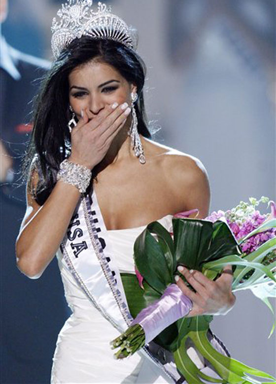 الإعلام الاسرائيلي يشوه الجمال العربي ويتهم ريما الفقيه بالارهاب صورة رقم 20 الإعلام الاسرائيلي يشوه الجمال العربي ويتهم ريما الفقيه بالارهاب صورة رقم 20