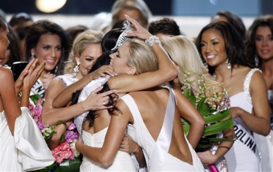 الإعلام الاسرائيلي يشوه الجمال العربي ويتهم ريما الفقيه بالارهاب صورة رقم 26 الإعلام الاسرائيلي يشوه الجمال العربي ويتهم ريما الفقيه بالارهاب صورة رقم 26