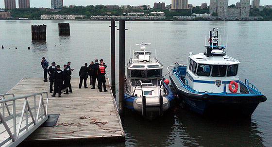 غضبت من زوجها فرمت إبنتها الرضيعة بالنهر وقفزت وراءها  صورة رقم 7