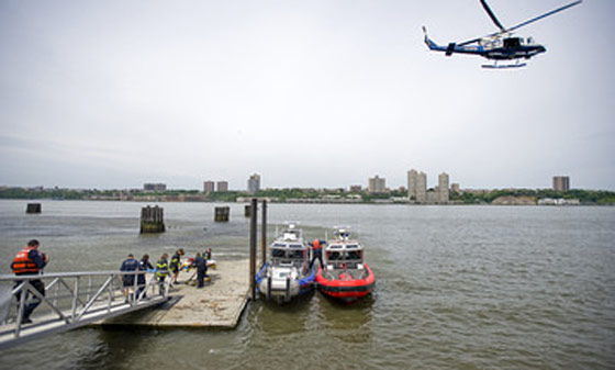 غضبت من زوجها فرمت إبنتها الرضيعة بالنهر وقفزت وراءها  صورة رقم 3