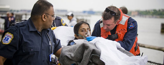 غضبت من زوجها فرمت إبنتها الرضيعة بالنهر وقفزت وراءها  صورة رقم 6