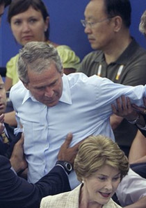 لورا بوش تعترف: زوجي كان مدمنا على الكحول والإنجيل ساعده! صورة رقم 1 لورا بوش تعترف: زوجي كان مدمنا على الكحول والإنجيل ساعده! صورة رقم 1