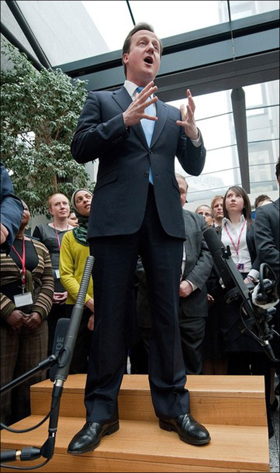 ما هي صلة القرابة بين الرئيس البريطاني والنبي موسى؟!!  صورة رقم 12