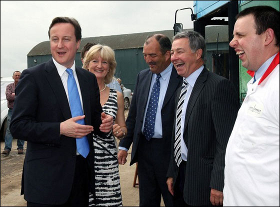 ما هي صلة القرابة بين الرئيس البريطاني والنبي موسى؟!!  صورة رقم 15