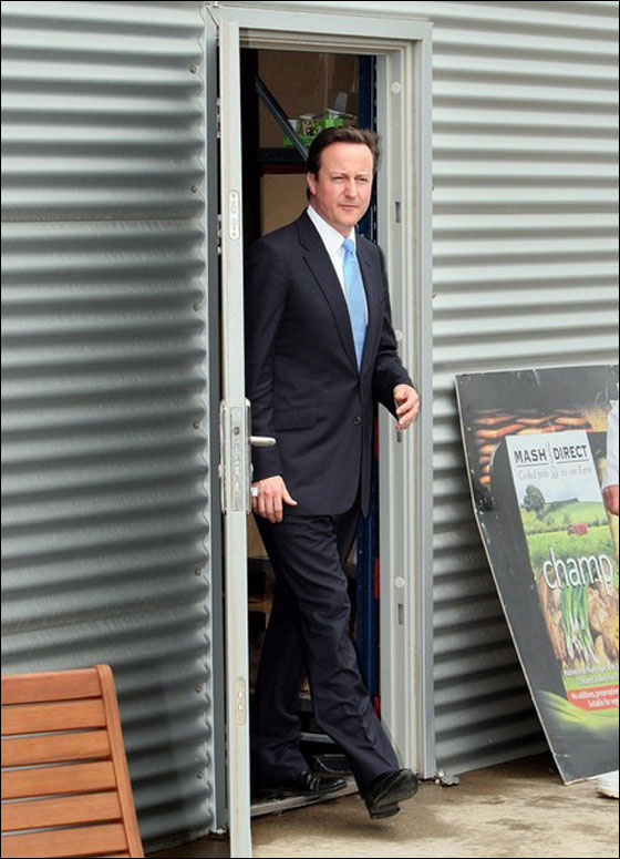 ما هي صلة القرابة بين الرئيس البريطاني والنبي موسى؟!!  صورة رقم 11