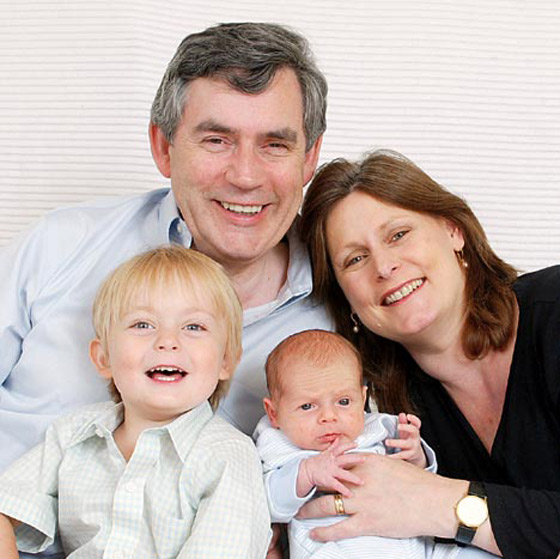 هل سيفوز براون بجائزة أفضل اب؟!  صورة رقم 1