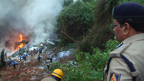كارثة جديدة.. 160 قتيلاً بتحطم طائرة هندية بمطار مانغلور!!  صورة رقم 4