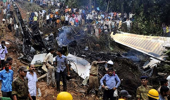 كارثة جديدة.. 160 قتيلاً بتحطم طائرة هندية بمطار مانغلور!!  صورة رقم 7