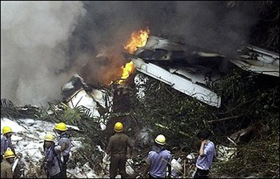 كارثة جديدة.. 160 قتيلاً بتحطم طائرة هندية بمطار مانغلور!!  صورة رقم 8