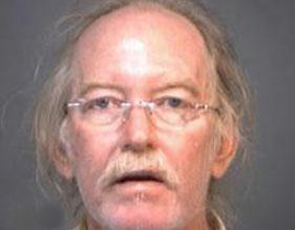 أهمل والدته المسنه حتى استوطنت الحشرات في فمها!!  صورة رقم 1