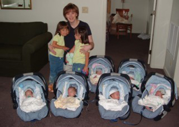 بريطانية تولد 6 توائم قبل 14 اسبوع من الموعد الطبيعي صورة رقم 1