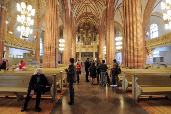 زفاف أميرة السويد.. 1100 داخل الكنيسة والبقية عبر الشاشة!! صورة رقم 2 زفاف أميرة السويد.. 1100 داخل الكنيسة والبقية عبر الشاشة!! صورة رقم 2