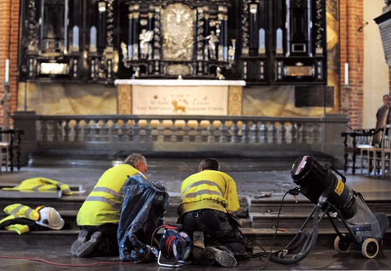 زفاف أميرة السويد.. 1100 داخل الكنيسة والبقية عبر الشاشة!! صورة رقم 4 زفاف أميرة السويد.. 1100 داخل الكنيسة والبقية عبر الشاشة!! صورة رقم 4