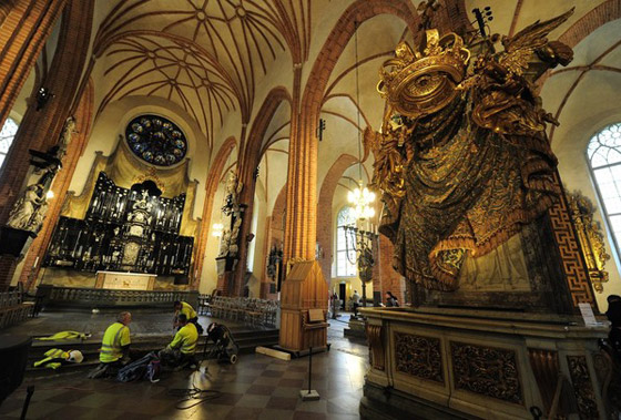 زفاف أميرة السويد.. 1100 داخل الكنيسة والبقية عبر الشاشة!! صورة رقم 11 زفاف أميرة السويد.. 1100 داخل الكنيسة والبقية عبر الشاشة!! صورة رقم 11