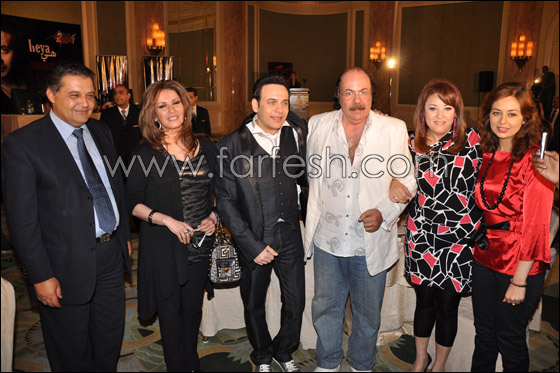 وسط زوجته وولديه.. مصطفى قمر يطلق ألبومه بحضور النجوم    صورة رقم 16