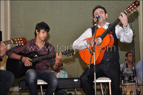 وسط زوجته وولديه.. مصطفى قمر يطلق ألبومه بحضور النجوم    صورة رقم 12