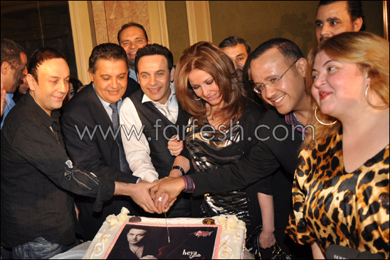 وسط زوجته وولديه.. مصطفى قمر يطلق ألبومه بحضور النجوم    صورة رقم 21