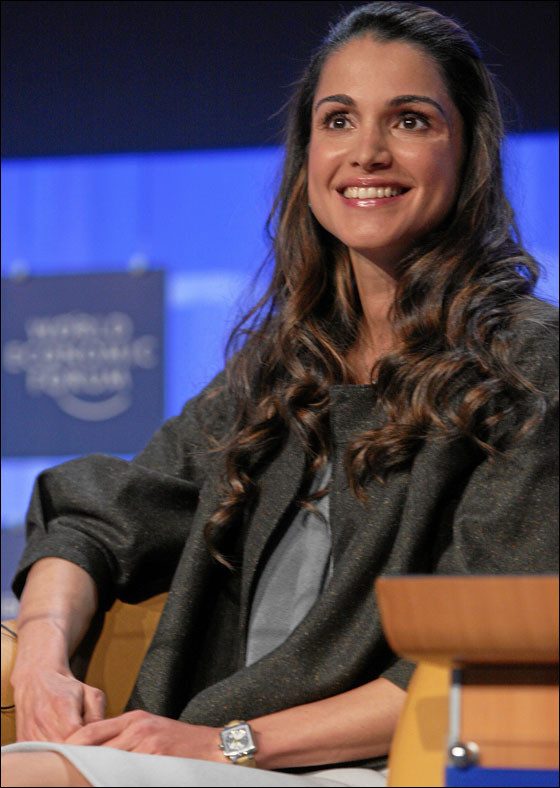 في تعليقها على الحجاب.. الملكة رانيا: ما بداخل الرأس أهم مما فوقه صورة رقم 11