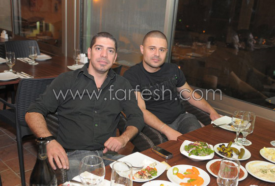 النجم عمار حسن وطاقم 