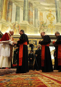 العشيقات يطالبن البابا: اسمح للقساوسة بممارسة الرذيلة!! صورة رقم 1 العشيقات يطالبن البابا: اسمح للقساوسة بممارسة الرذيلة!! صورة رقم 1