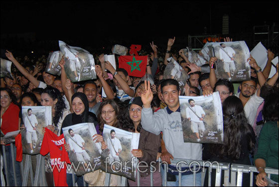الجمهور المغربي يردد أغاني تامر الجديدة في 