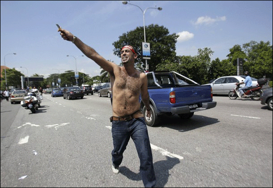  فلسطيني شطب جسده محتجا على مهاجمة اسطول الحرية!  صورة رقم 4