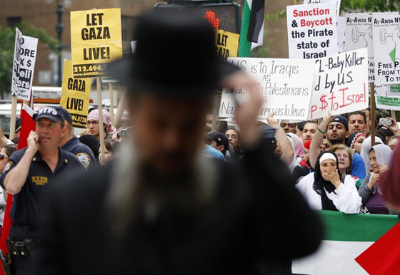 مظاهرات حول العالم تضامنا مع مظاهرات حول العالم تضامنا مع