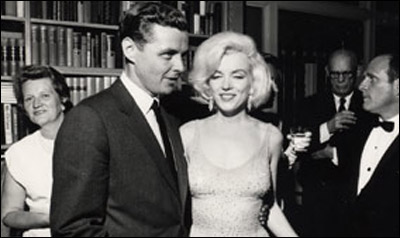 صور نادرة تجمع بين أشهر نجمات هوليوود والرئيس الأمريكي الراحل! صورة رقم 3