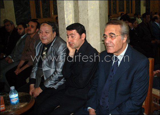 مسلسلات اون لاين يرصد لحظات الدموع في وداع أسامه أنور عكاشة    صورة رقم 12