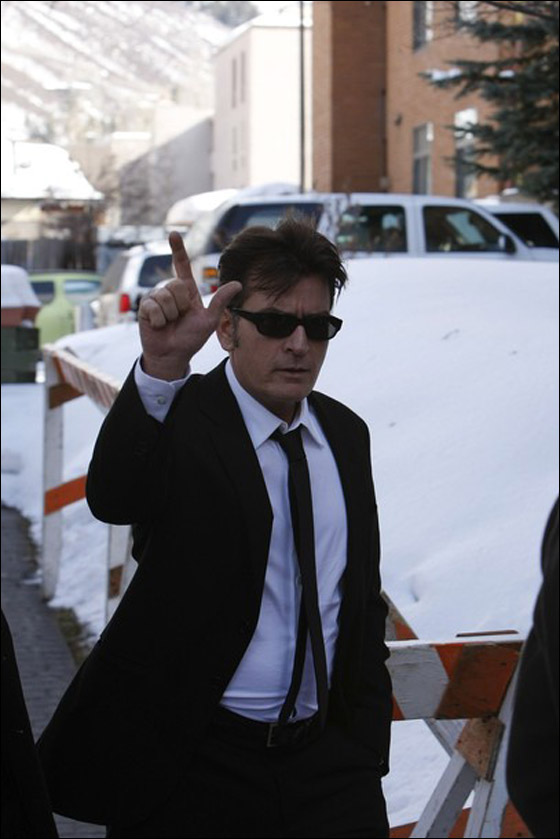 سجن 5 نجوم بانتظار نجم هوليوود تشارلي شين!! صورة رقم 2 سجن 5 نجوم بانتظار نجم هوليوود تشارلي شين!! صورة رقم 2