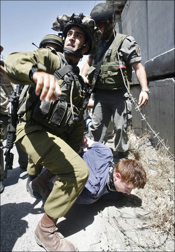 إسرائيل تصف عملية سيطرتها على ريتشيل كوري بالهادئة!!     صورة رقم 16