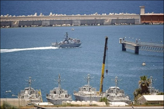 سلاح البحرية الإسرائيلي يسيطر على ريتشيل كوري ويقودها إلى أشدود صورة رقم 3 سلاح البحرية الإسرائيلي يسيطر على ريتشيل كوري ويقودها إلى أشدود صورة رقم 3