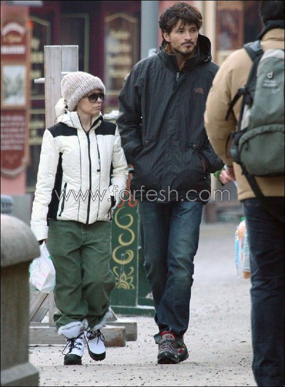 صديق كيلي مينوغ يتخلّى عنها!!  صورة رقم 3