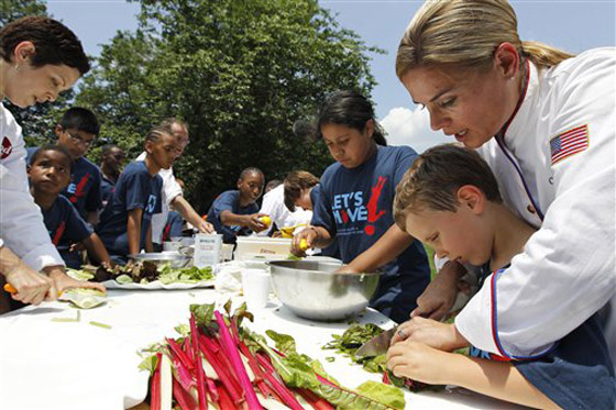 ميشيل أوباما تجمع 500 طباخ في البيت الأبيض صورة رقم 10 ميشيل أوباما تجمع 500 طباخ في البيت الأبيض صورة رقم 10