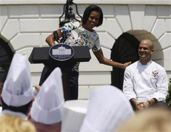 ميشيل أوباما تجمع 500 طباخ في البيت الأبيض صورة رقم 17 ميشيل أوباما تجمع 500 طباخ في البيت الأبيض صورة رقم 17