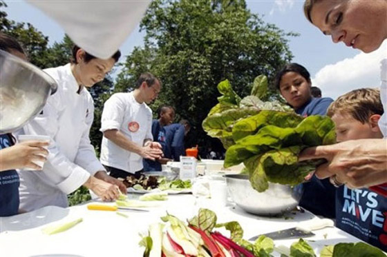 ميشيل أوباما تجمع 500 طباخ في البيت الأبيض صورة رقم 2 ميشيل أوباما تجمع 500 طباخ في البيت الأبيض صورة رقم 2