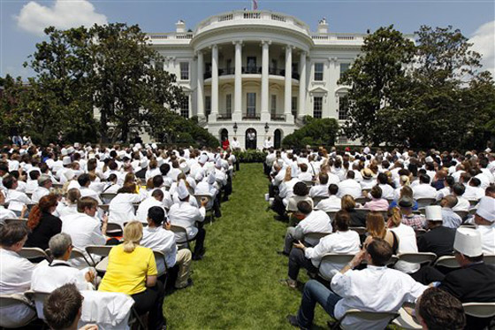 ميشيل أوباما تجمع 500 طباخ في البيت الأبيض صورة رقم 8 ميشيل أوباما تجمع 500 طباخ في البيت الأبيض صورة رقم 8