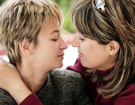 سكرتيرة تلامس ثديي زميلتها! صورة رقم 1