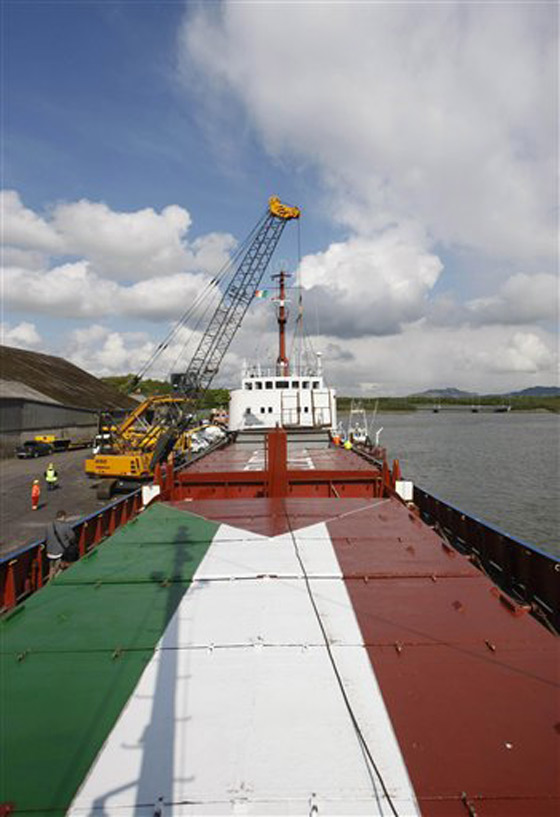 اسرائيل تعترض سفينة اسرائيل تعترض سفينة