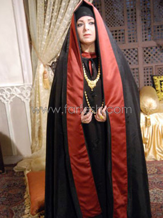 صابرين تروّج للفساد بارتدائها الباروكة في 