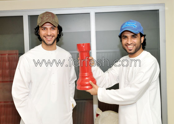 محمد عبده يُتوج عيد ميلاد الشاعر علي الخوار  صورة رقم 11